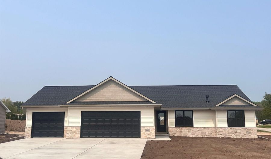 525 KIRKLAND Ave, Algoma, WI 54201 - 3 Beds, 2 Bath