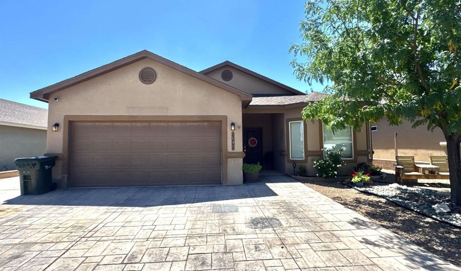 1821 Denise Dr, Carlsbad, NM 88220 - 4 Beds, 3 Bath