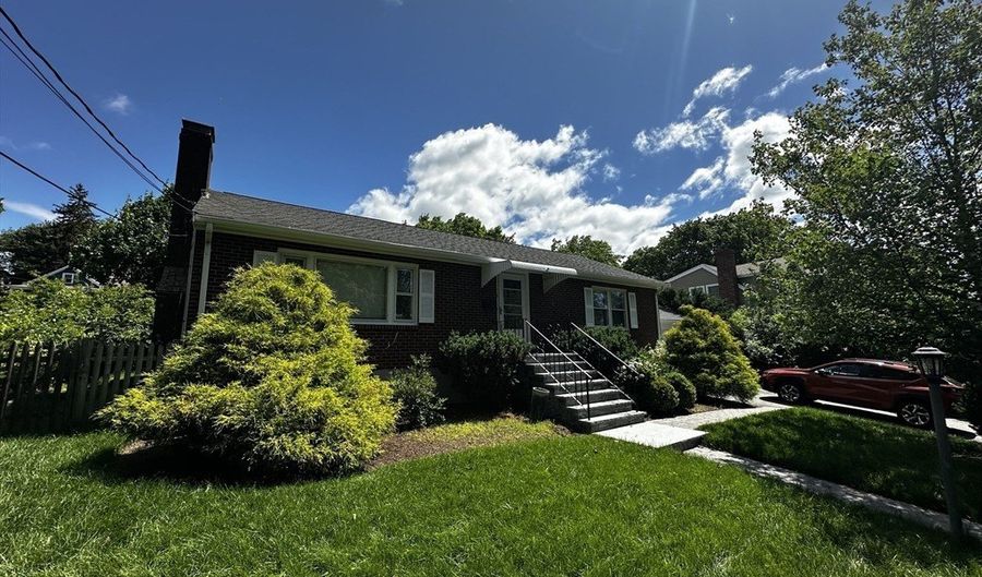 11 Mead Road 11, Arlington, MA 02474 - 2 Beds, 1 Bath
