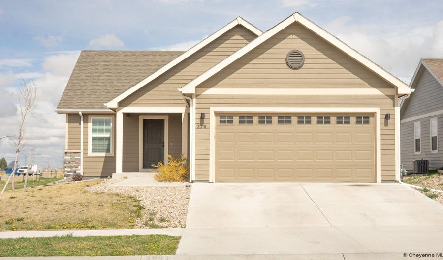 2001 GOODNIGHT Trl, Cheyenne, WY 82007 - 5 Beds, 3 Bath