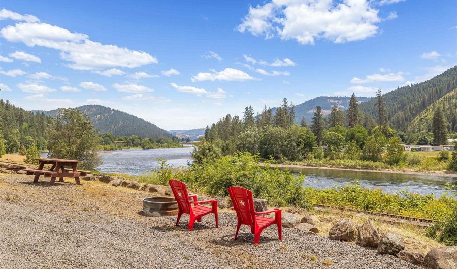 367 290 Trails End Rd, Ahsahka, ID 83520 - 4 Beds, 2 Bath