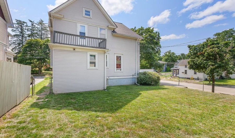 403 Finch St, Adrian, MI 49221 - 4 Beds, 2 Bath