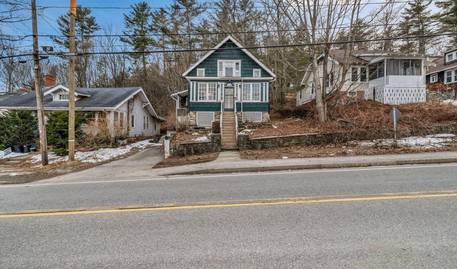 152 Lake St, Auburn, ME 04210 - 3 Beds, 1 Bath