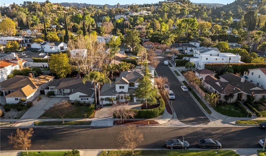 17846 Palora St, Encino, CA 91316 - 5 Beds, 4 Bath
