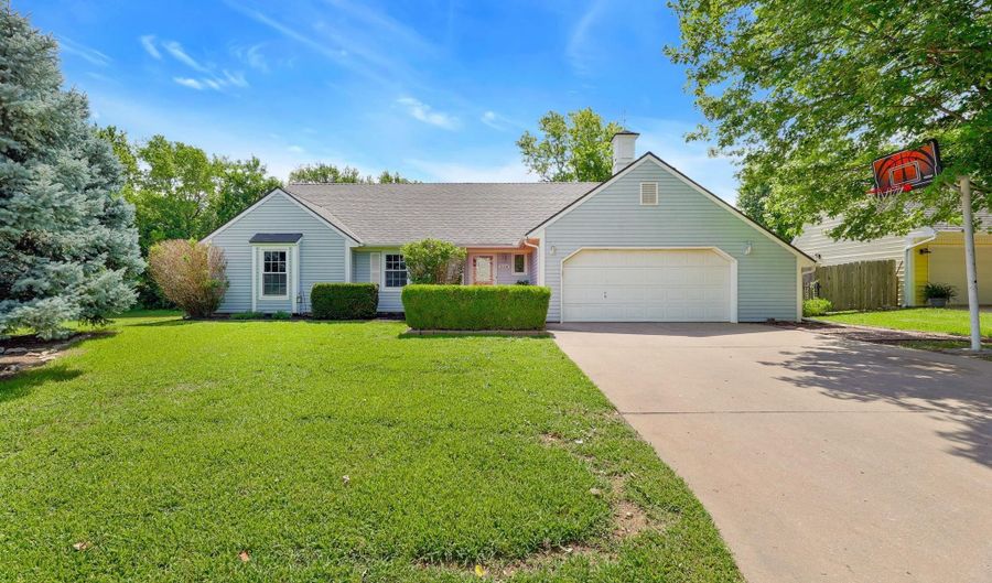 324 N Lakeside Dr, Andover, KS 67002 - 3 Beds, 2 Bath