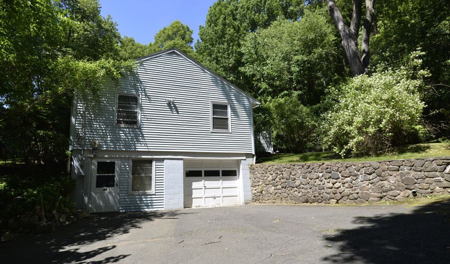 39 Taylor Rd, Bethel, CT 06801 - 3 Beds, 2 Bath