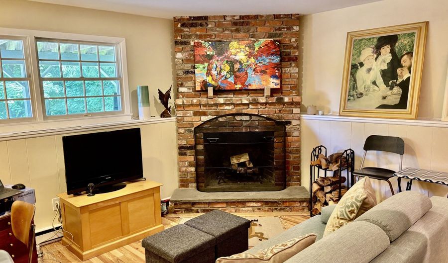 5 Governors Ln, Bethel, CT 06801 - 3 Beds, 2 Bath