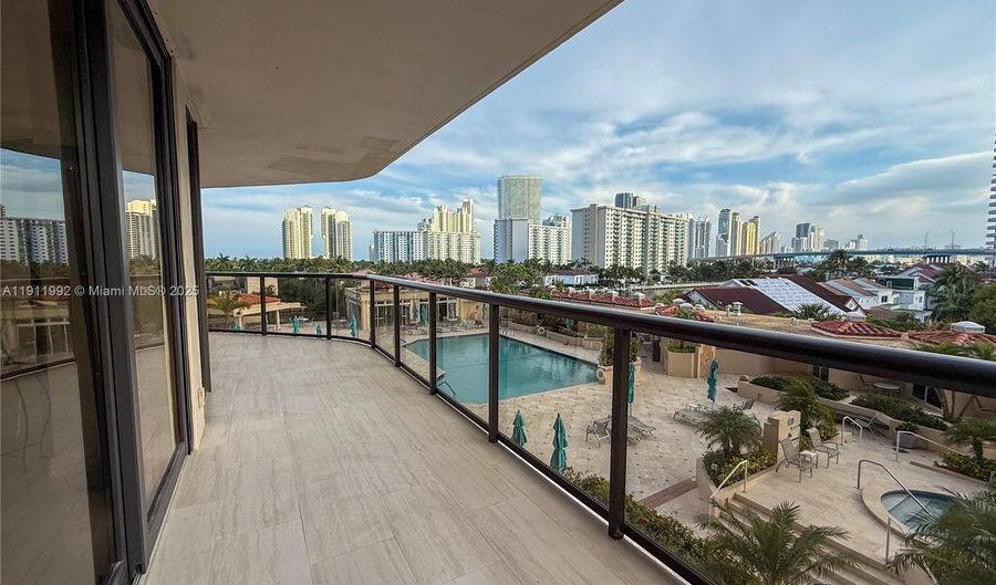 19667 Turnberry Way 5B, Aventura, FL 33180 - 2 Beds, 2 Bath