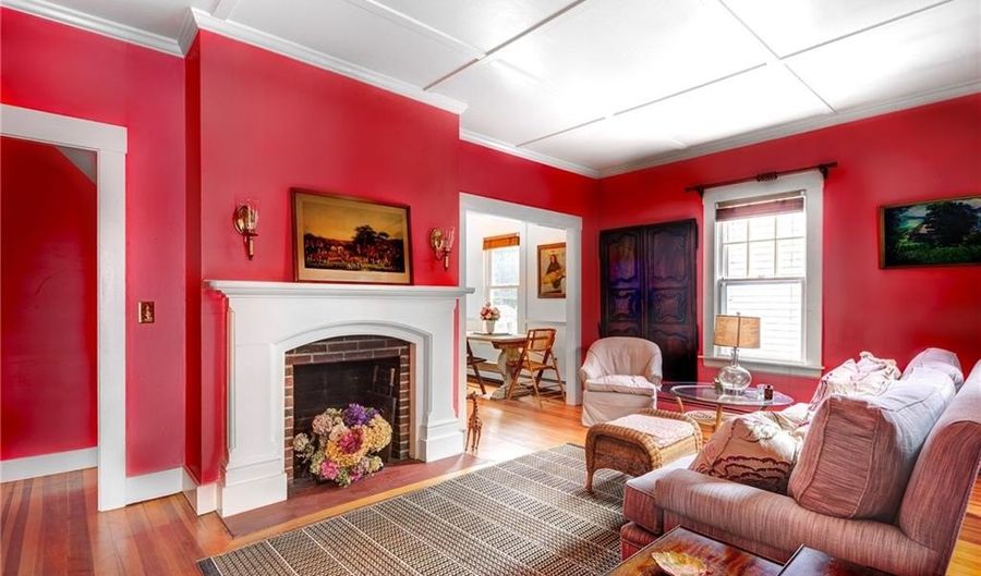 24 Hunter Ave, Newport, RI 02840 - 2 Beds, 2 Bath