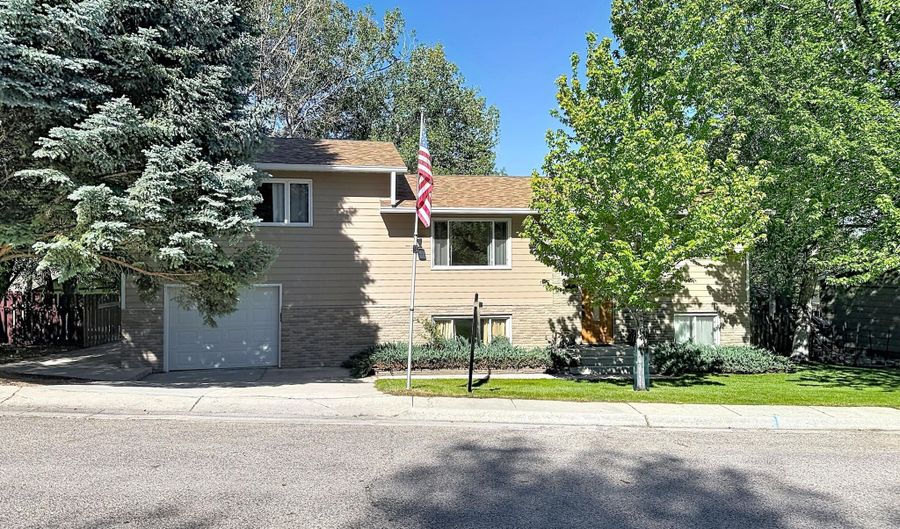 707 Circle Dr, Buffalo, WY 82834 - 5 Beds, 2 Bath