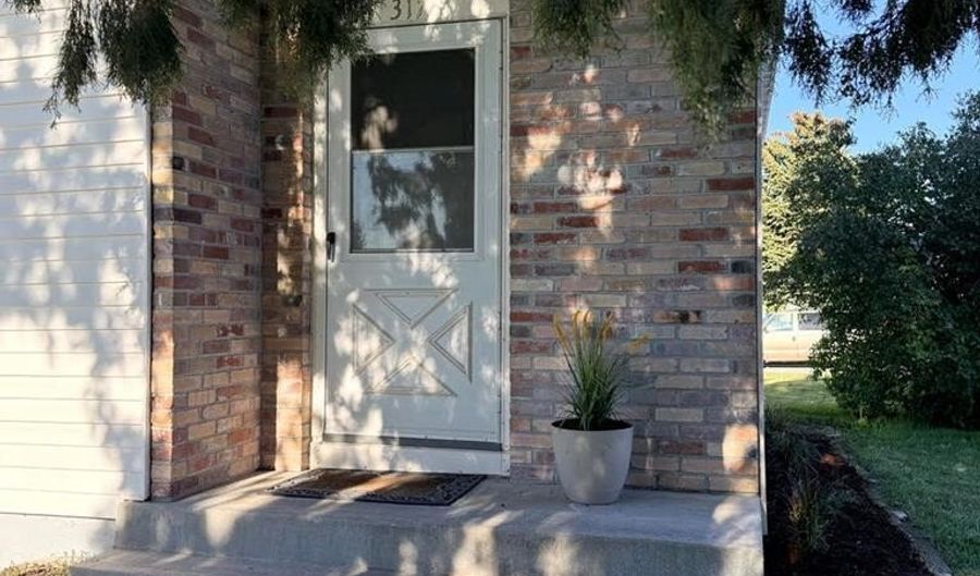 317 N 3rd St, Ashton, ID 83420 - 4 Beds, 1 Bath