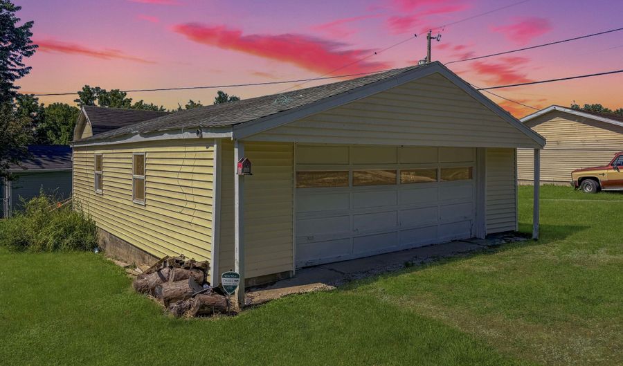 2003 F St, Bedford, IN 47421 - 4 Beds, 2 Bath
