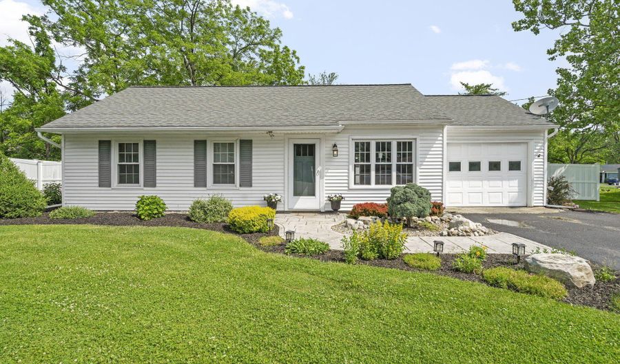11 Thatcher Dr, Altamont, NY 12009 - 2 Beds, 1 Bath