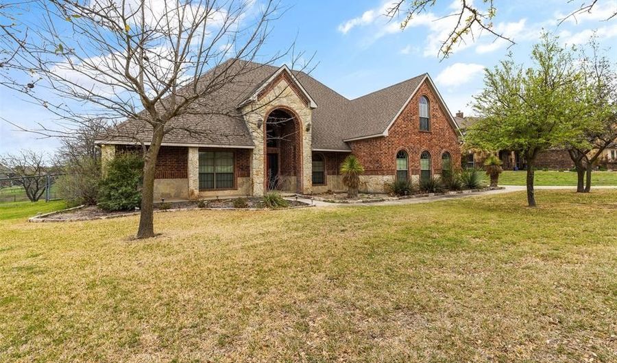 389 Scenic View Dr, Annetta, TX 76008 - 4 Beds, 3 Bath