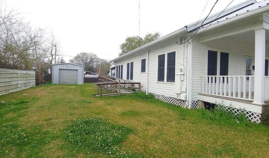 105 5th St, Abbeville, LA 70510 - 3 Beds, 1 Bath