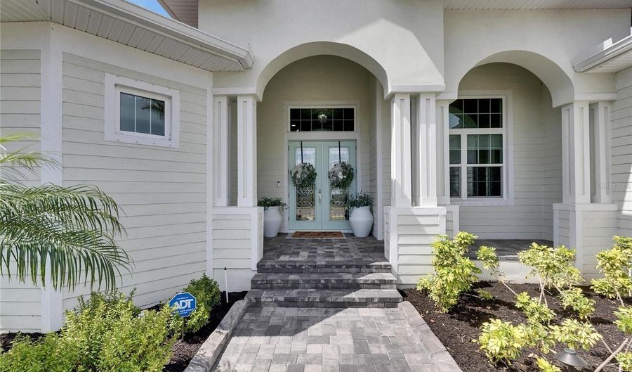 706 MANNS HARBOR Dr, Apollo Beach, FL 33572 - 4 Beds, 3 Bath