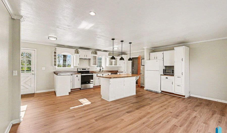 1301 S Splitrock Blvd, Brandon, SD 57005 - 4 Beds, 2 Bath