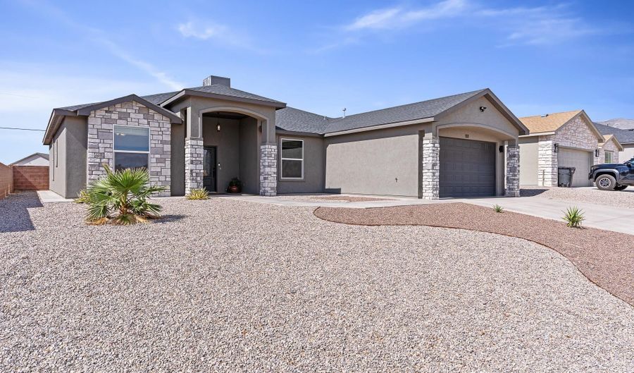 1131 Hermoso El Sol, Alamogordo, NM 88310 - 4 Beds, 2 Bath