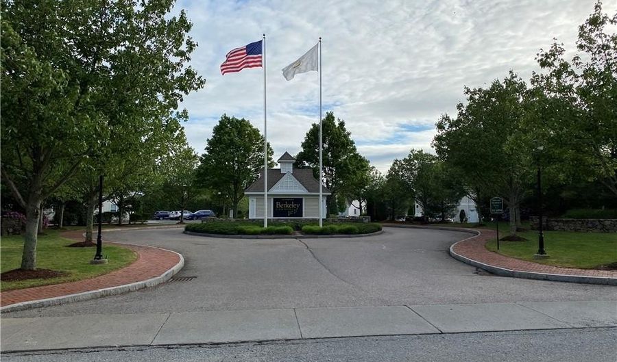 500 Mendon Rd 1E, Cumberland, RI 02864 - 2 Beds, 1 Bath
