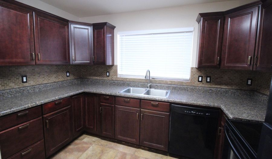 1507 W MESQUITE Ave, Apache Junction, AZ 85120 - 2 Beds, 1 Bath