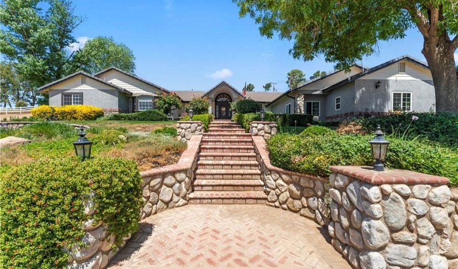 34037 Agua Dulce Canyon Rd, Agua Dulce, CA 91390 - 6 Beds, 5 Bath