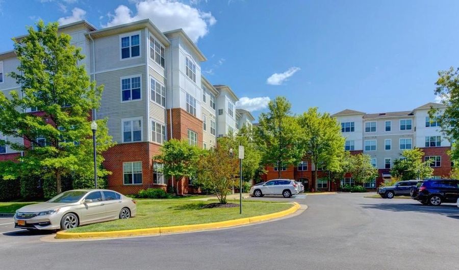 14241 KINGS CROSSING Blvd #108, Boyds, MD 20841 - 2 Beds, 2 Bath