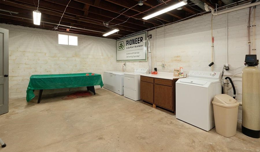 804 6th Ave, Alton, IA 51003 - 4 Beds, 2 Bath