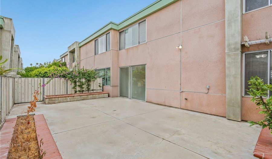 5301 Balboa Blvd D9, Encino, CA 91316 - 2 Beds, 2 Bath