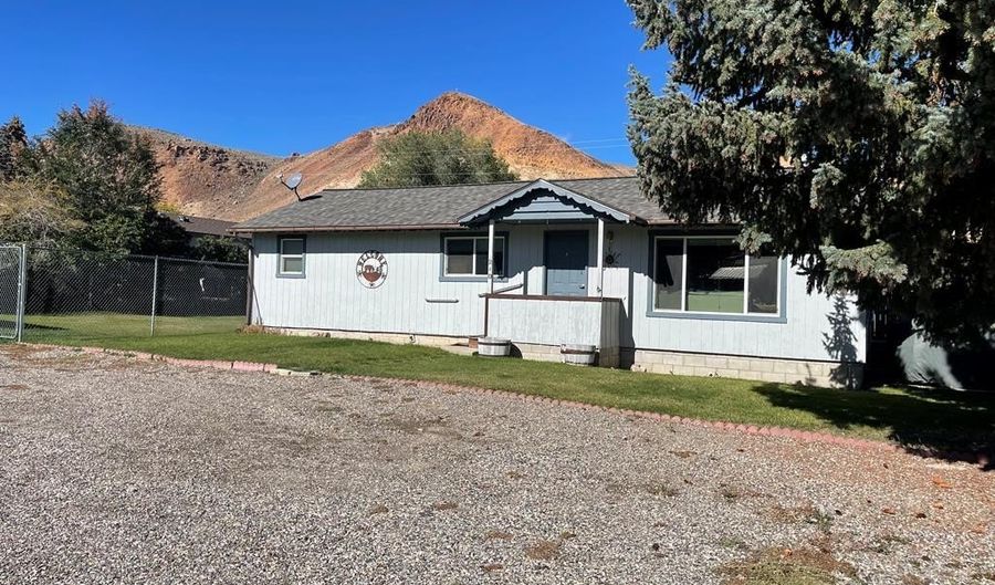 240 E Valley Ave, Challis, ID 83226 - 3 Beds, 2 Bath