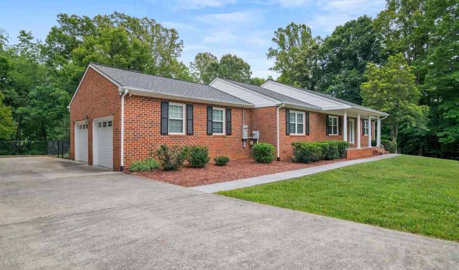 53 Woodlake Cir, Altavista, VA 24517 - 3 Beds, 3 Bath