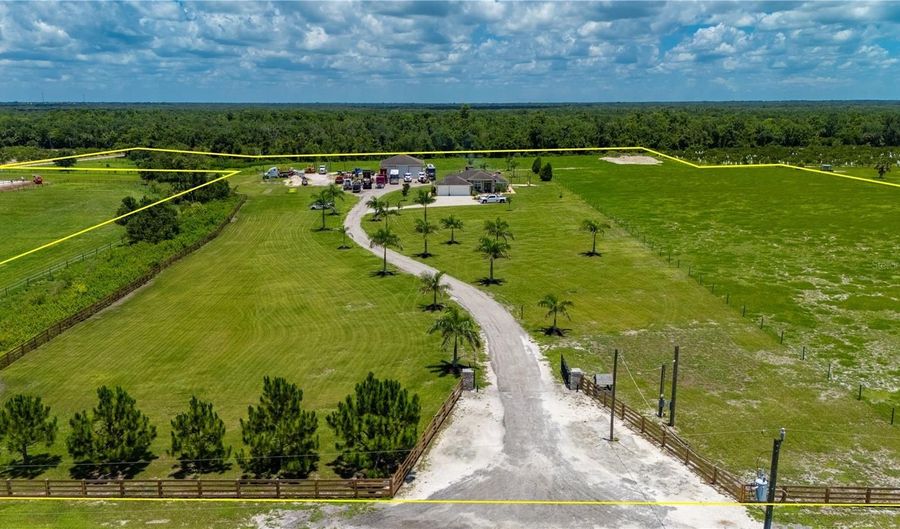 2432 SW BREWER Ave, Arcadia, FL 34266 - 3 Beds, 2 Bath