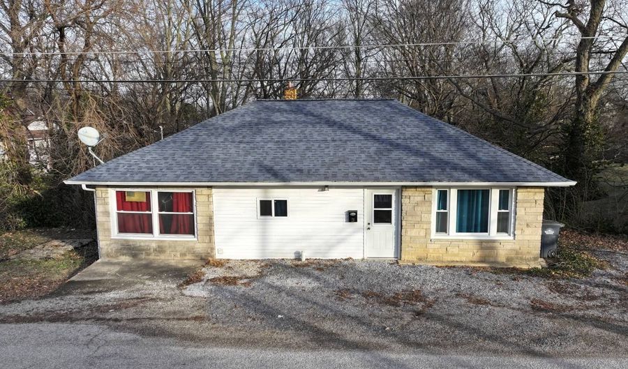 28 N. Third St, Albion, IL 62806 - 3 Beds, 1 Bath