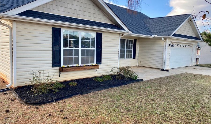 2 Sturbridge Ct, Belton, SC 29627 - 4 Beds, 2 Bath