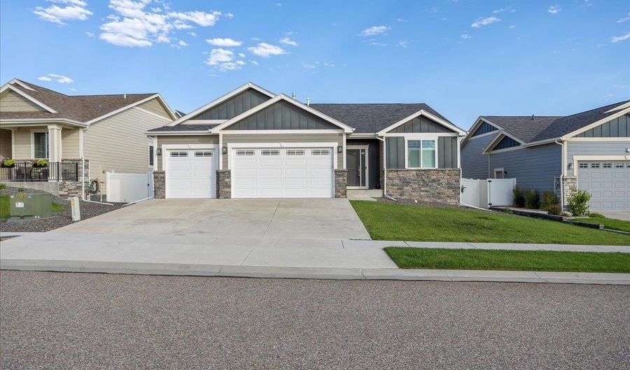 1316 JESSI Dr, Cheyenne, WY 82009 - 5 Beds, 3 Bath