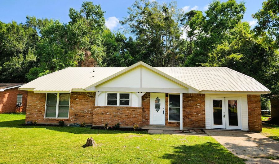 15316 Anderson Dr, Biloxi, MS 39532 - 4 Beds, 2 Bath