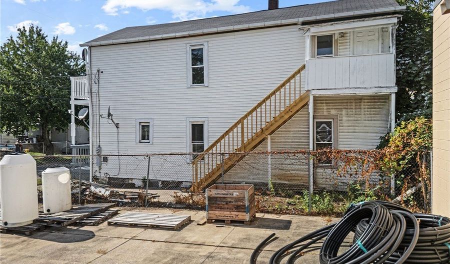 2387 29th St SW, Akron, OH 44314 - 2 Beds, 1 Bath