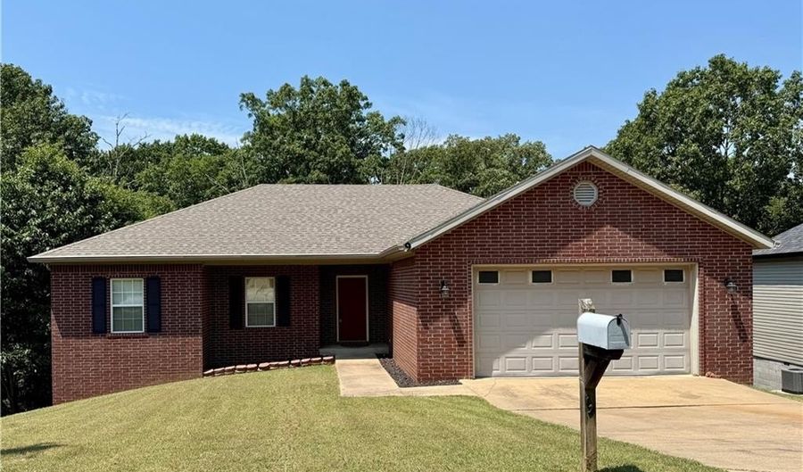 9 Pennine Ln, Bella Vista, AR 72714 - 3 Beds, 2 Bath