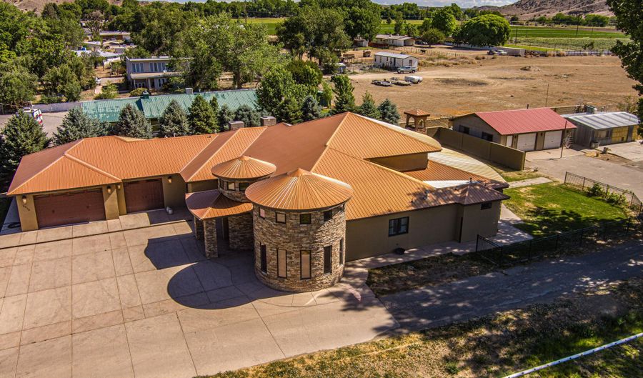 2612 E BLANCO Blvd, Bloomfield, NM 87413 - 3 Beds, 3 Bath
