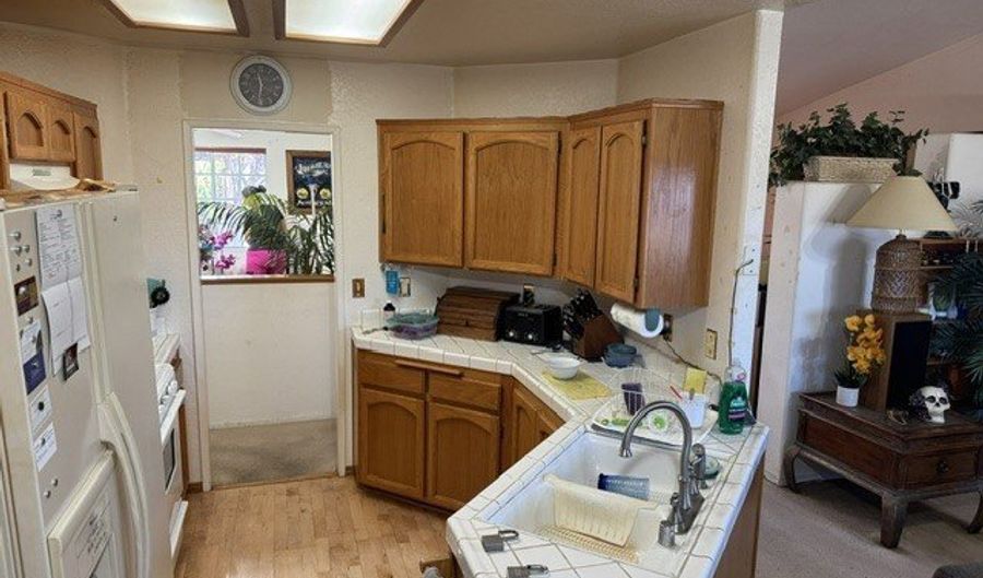 22410 Broken Lance Ct, Apple Valley, CA 92307 - 3 Beds, 2 Bath