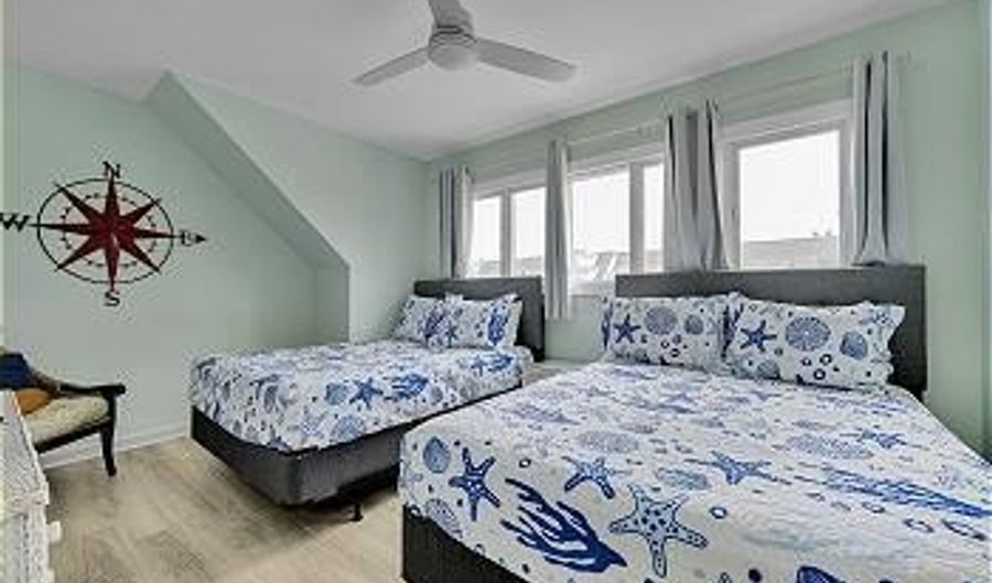 25 HENLOPEN Gdns 25, Lewes, DE 19958 - 5 Beds, 3 Bath