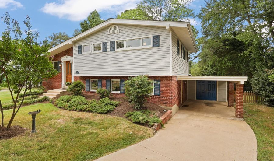 4712 SURRY Pl, Alexandria, VA 22304 - 3 Beds, 3 Bath