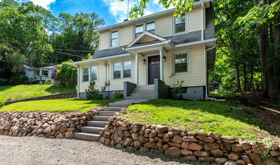 17 S Airmont Rd, Airmont, NY 10901 - 3 Beds, 2 Bath