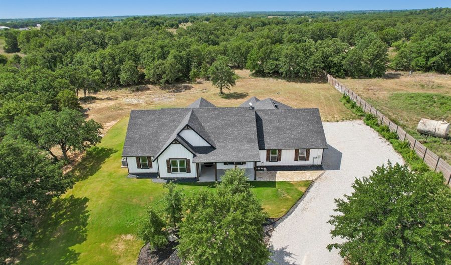 165 Rolling Bend Rd, Alvord, TX 76225 - 4 Beds, 3 Bath