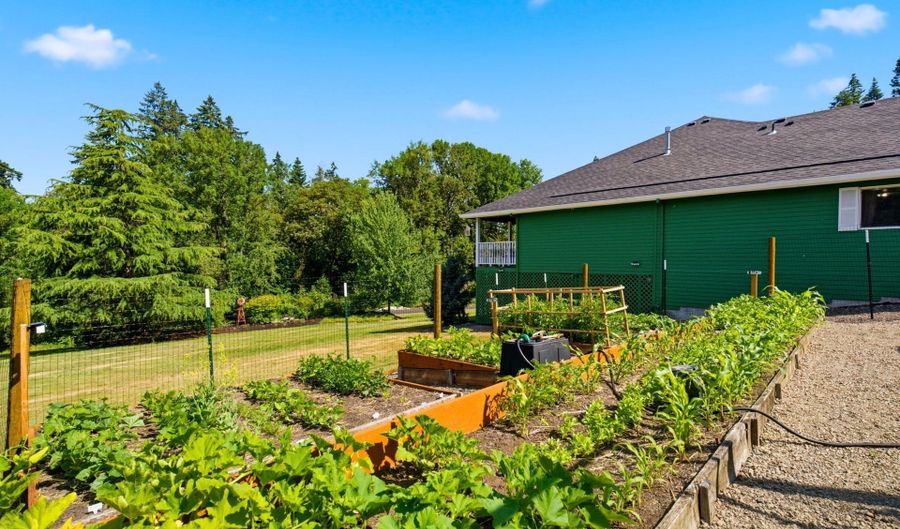 10920 MARTIN Ln NE, Aurora, OR 97002 - 3 Beds, 3 Bath