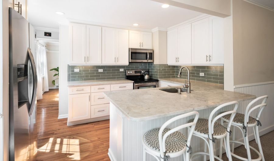 65 Maple St, Darien, CT 06820 - 5 Beds, 2 Bath