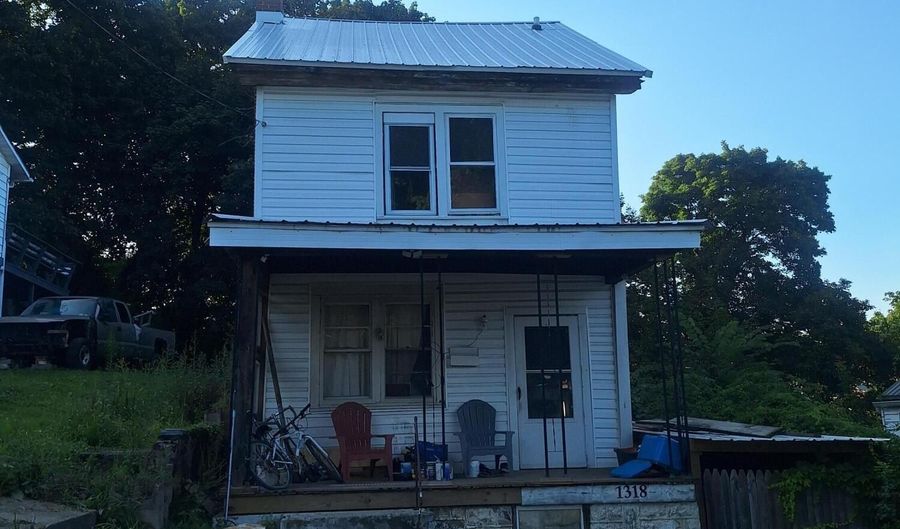 1318 14th Ave, Altoona, PA 16601 - 4 Beds, 1 Bath