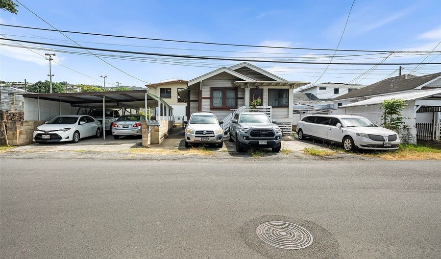 628 Kunawai Lane B, Honolulu, HI 96817 - 8 Beds, 4 Bath