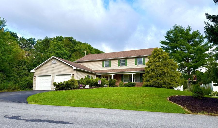 300 E Penn Ave, Altoona, PA 16601 - 4 Beds, 3 Bath