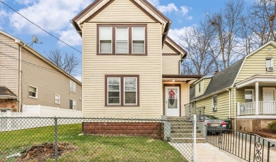 86 W Main St, Bergenfield, NJ 07621 - 5 Beds, 3 Bath