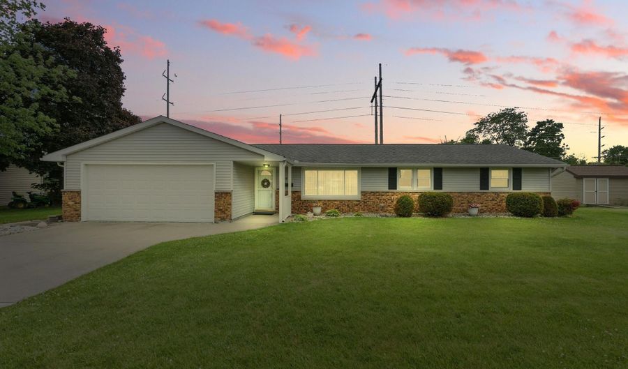 1209 Highland Dr, Auburn, IN 46706 - 3 Beds, 3 Bath